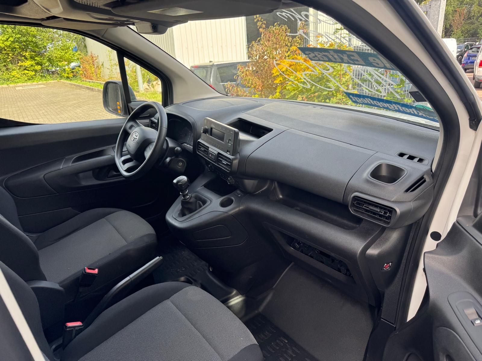 Fahrzeugabbildung Toyota Proace City 1,2-l-Turbo 81kW L1 LKW