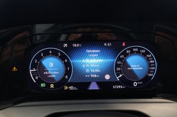 Volkswagen Golf VIII Life 1.0 eTSI AID+ACC+LED+CARPLAY