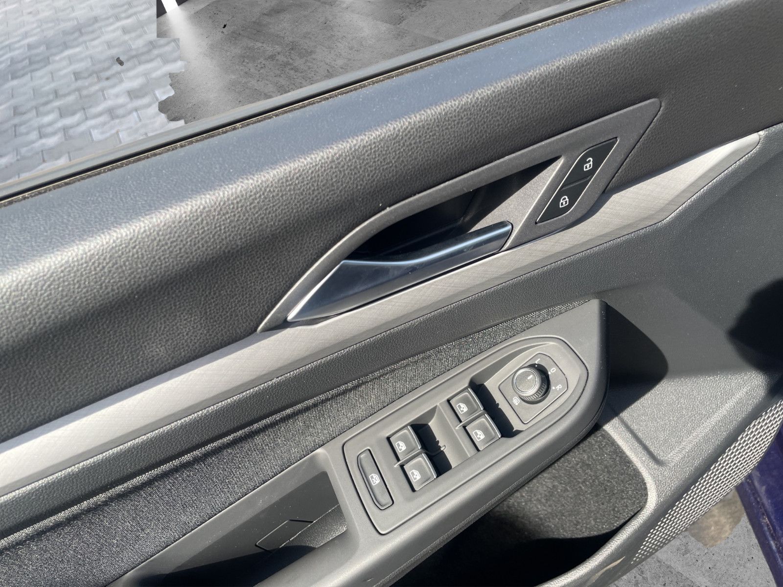 Fahrzeugabbildung Volkswagen Golf VIII Variant Life *AHK*PDC*Ambiente*Navi*