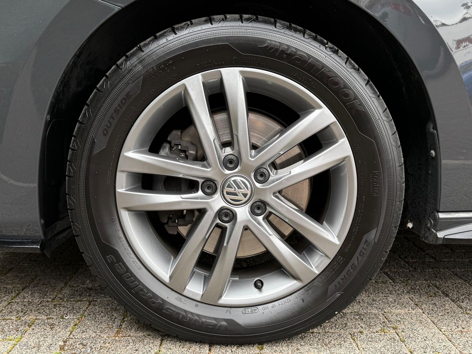 Fahrzeugabbildung Volkswagen Touran 2.0 TDI DSG R-Line LED+NAV+ACC+CARPLAY+