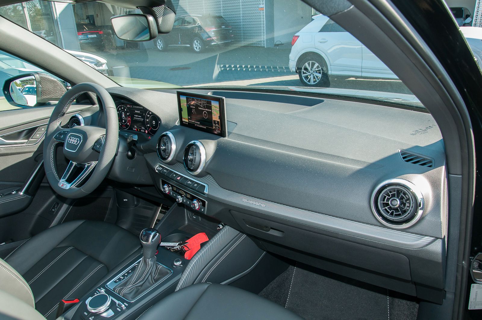Fahrzeugabbildung Audi SQ2 TFSI 221(300) kW(PS) S tronic  Navi Leder