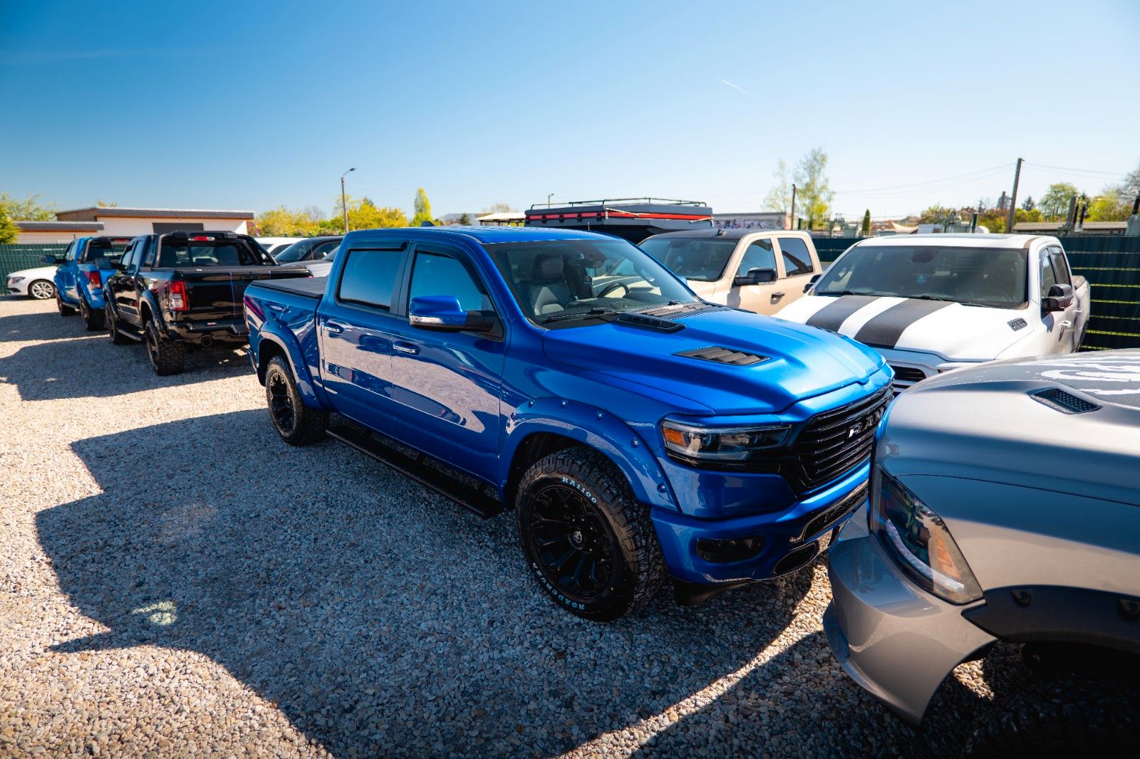 Fahrzeugabbildung Dodge RAM 5.7 V8 HEMI 4x4 OFFROAD Night Limited 19%