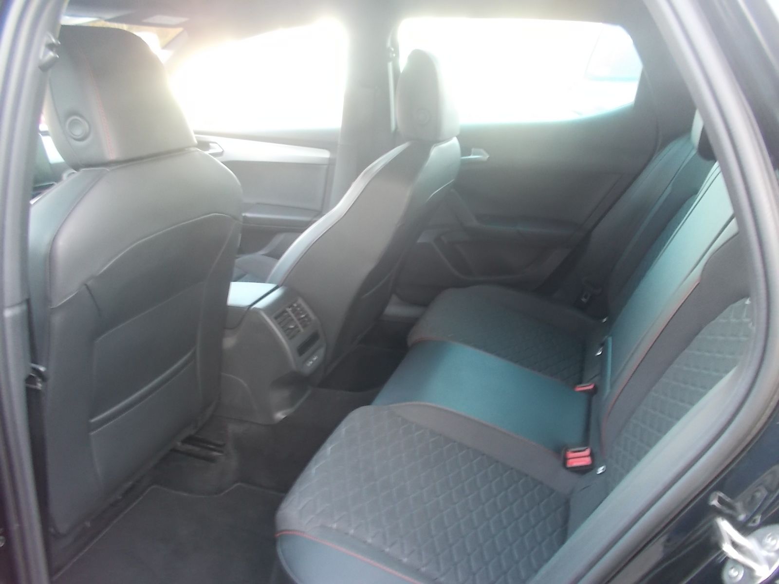 Fahrzeugabbildung SEAT Leon FR 2.0 TDI DSG + LED + NAVI + AHK