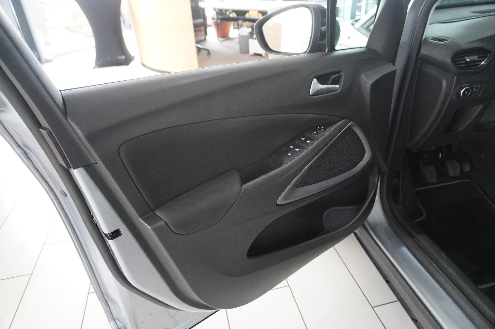 Fahrzeugabbildung Opel Crossland (X) 1.2 EDITION NAVI/LED/KAMERA/TEMP.