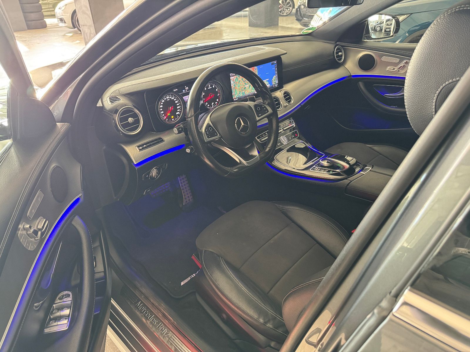 Fahrzeugabbildung Mercedes-Benz E 250 T 9GT 2X AMG LINE DISTRONIC MEMORY 20 ZOLL