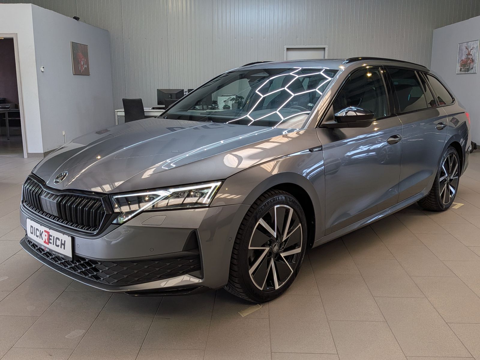 Fahrzeugabbildung SKODA Octavia 1.5 TSI Sportline MATRIX PANO AHK 5J-Gar