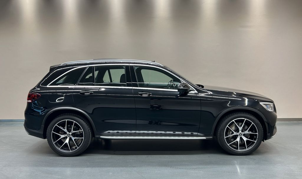 Mercedes-Benz GLC 300 GLC300 4M *AMG LINE*PANO*KAMERA*AHK*LED*CARPLAY*