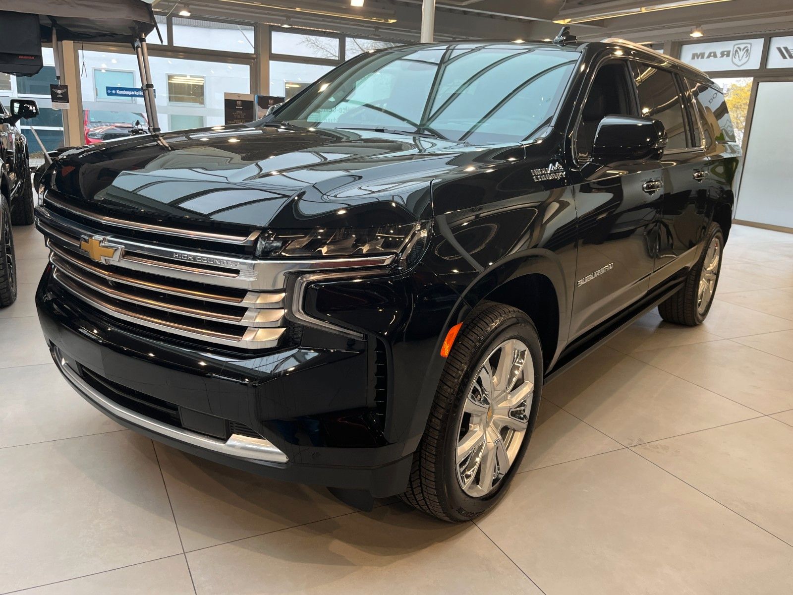 Fahrzeugabbildung Chevrolet Suburban High Country 6.2 *AHK*Pano*360°