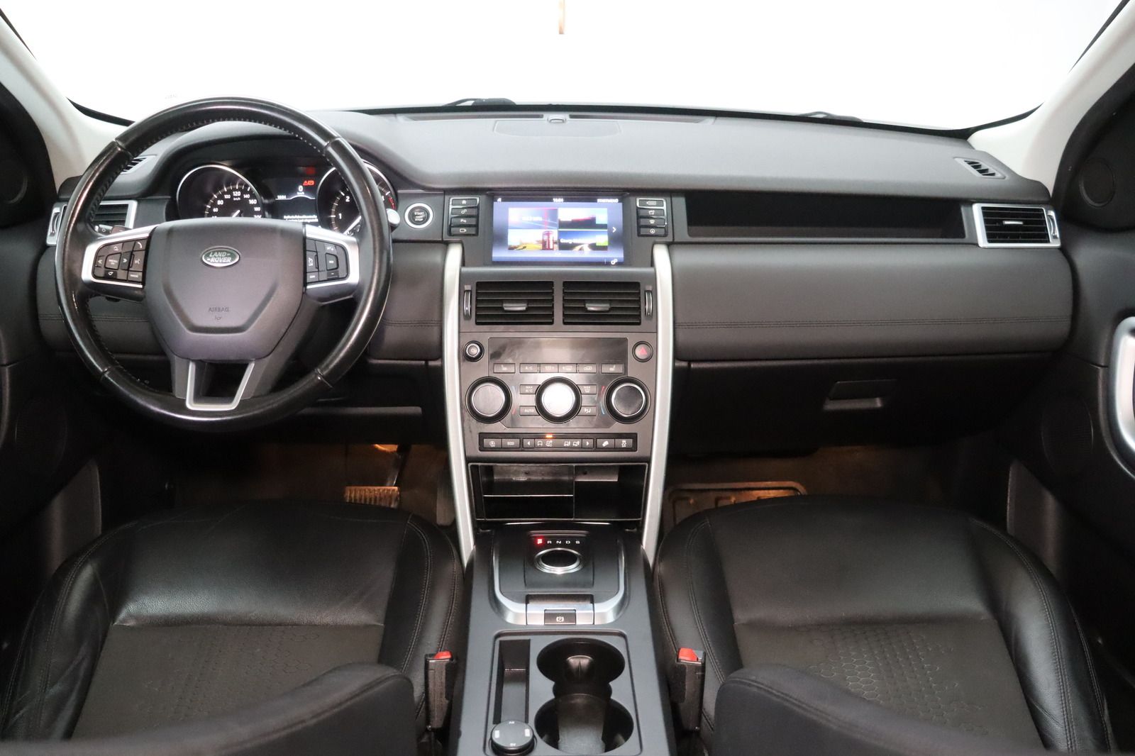 Fahrzeugabbildung Land Rover Discovery Sport 2.0 TD4 SE AWD