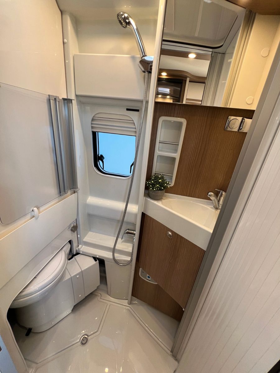 Fahrzeugabbildung Malibu Van Comfort Coupe 640 LE großer Kühlschrank