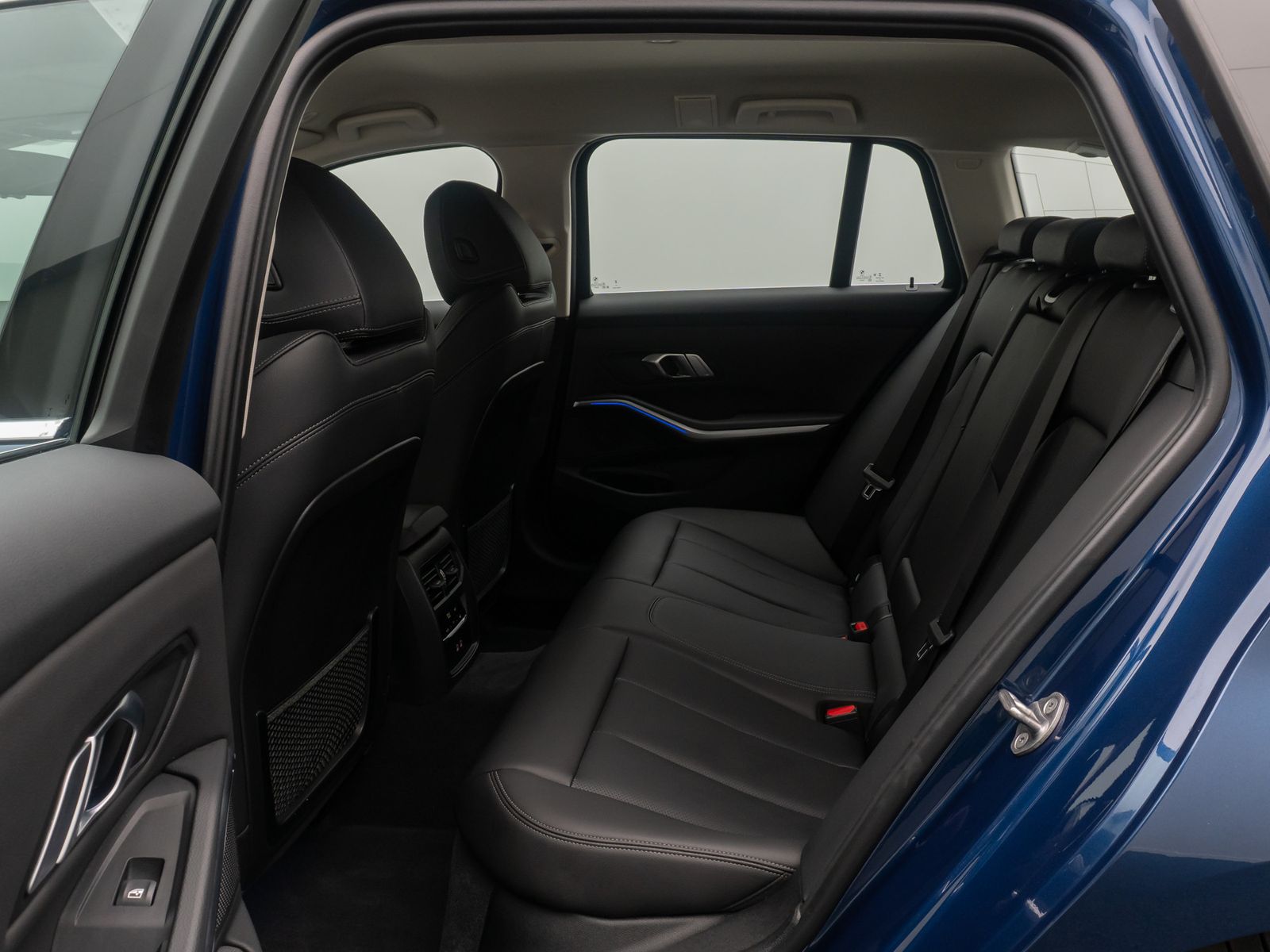 Fahrzeugabbildung BMW 318d Luxury Line DAB Alarm Geschwindigreg HiFi