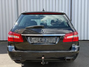 Mercedes E 200 - 4