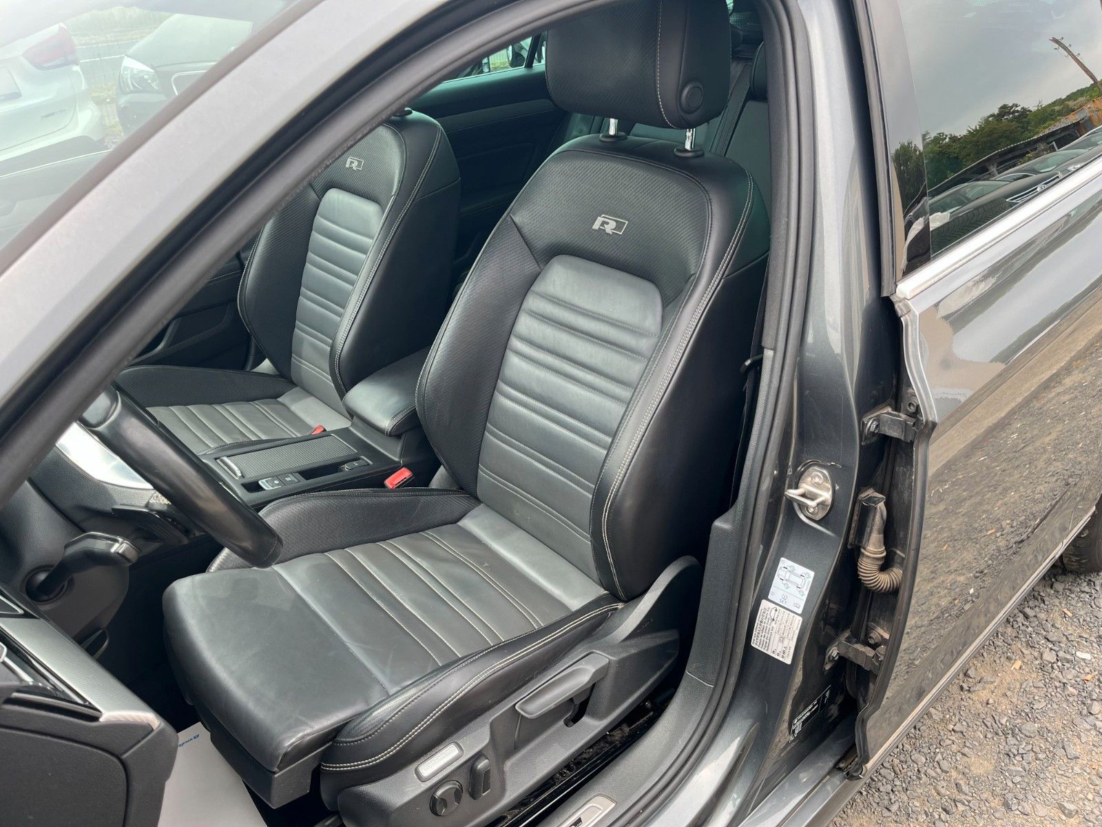 Fahrzeugabbildung Volkswagen 2.0 TSI DSG R-LINE/HIGHLINE Navi Pano AHK LED SP
