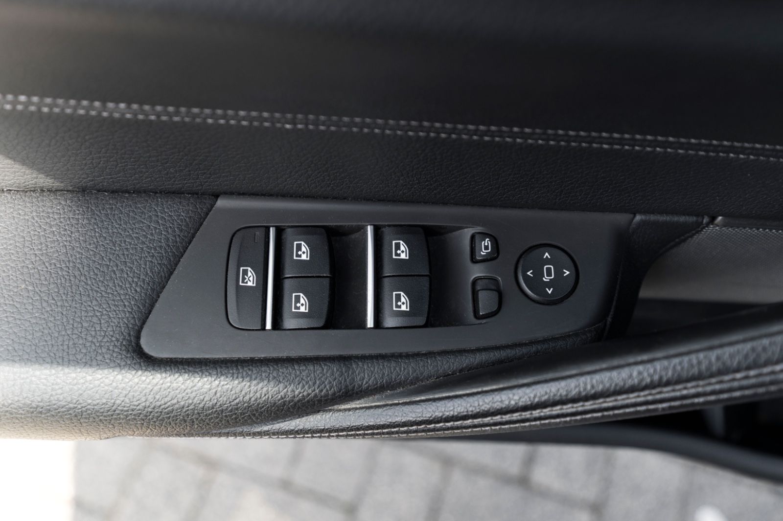 Fahrzeugabbildung BMW 520d xDrive SPORT SHADOW ACC LED H&K 360° TOTW