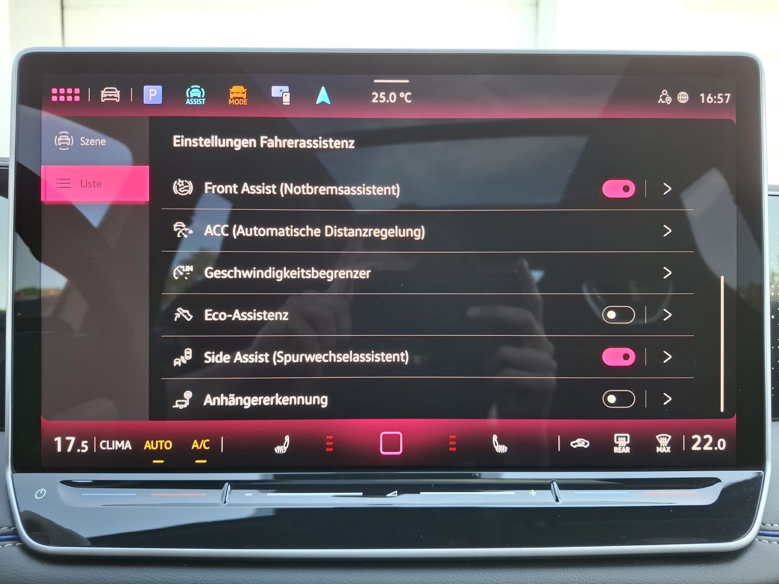 Fahrzeugabbildung Volkswagen Tiguan 2.0 TDI 4M R-Line BLACK*PAN*HK*AHK*MATRIX