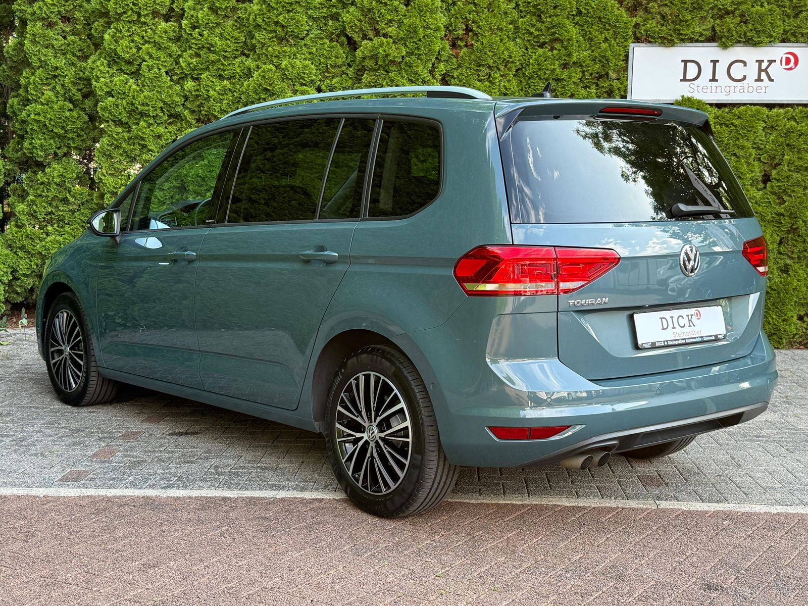 Fahrzeugabbildung Volkswagen Touran 2.0 TDI DSG IQ.DRIVE LED+ACC+NAV+SHZ+DAB