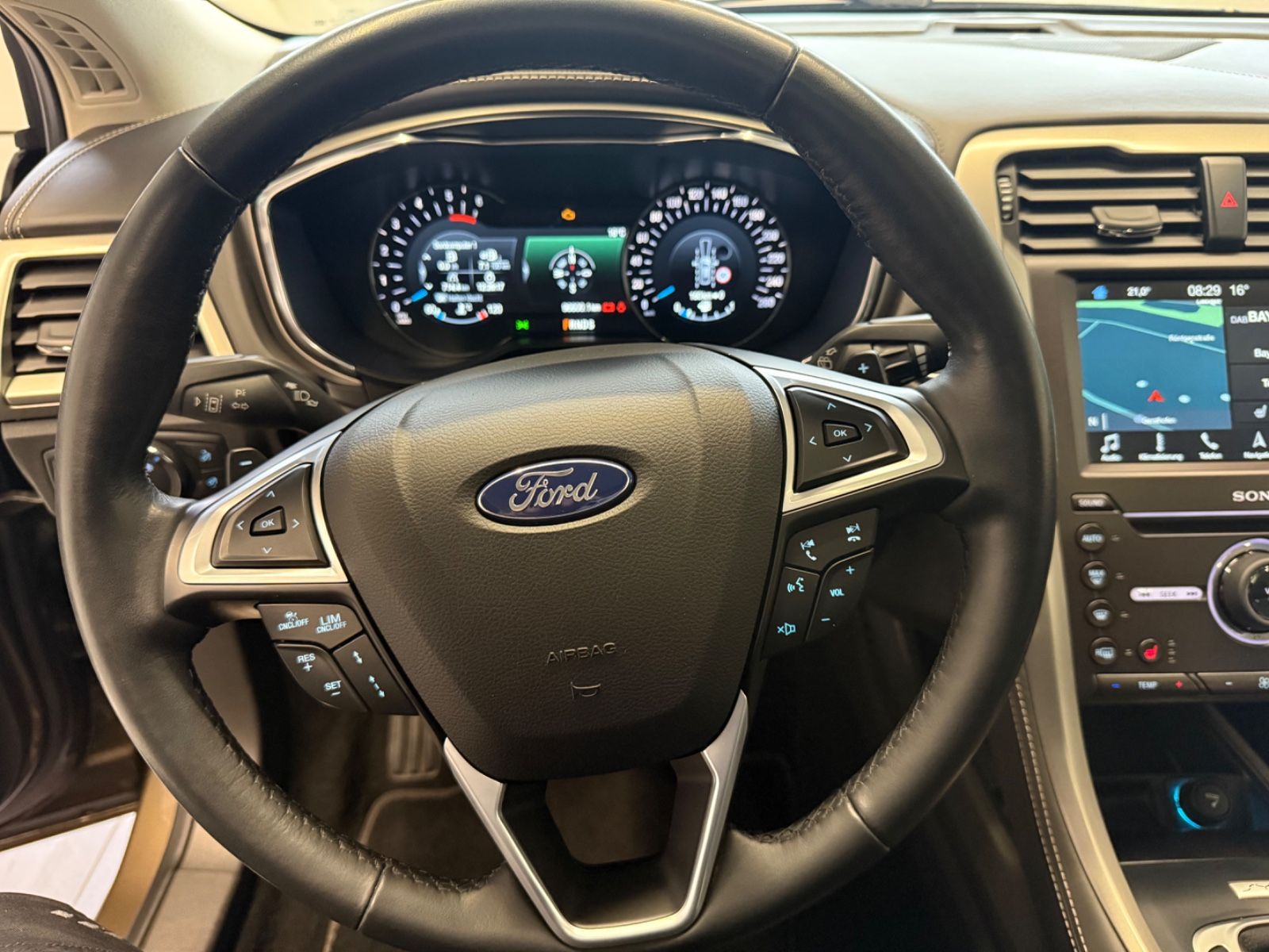 Fahrzeugabbildung Ford Mondeo Turnier Vignale, Navi, Business-Paket