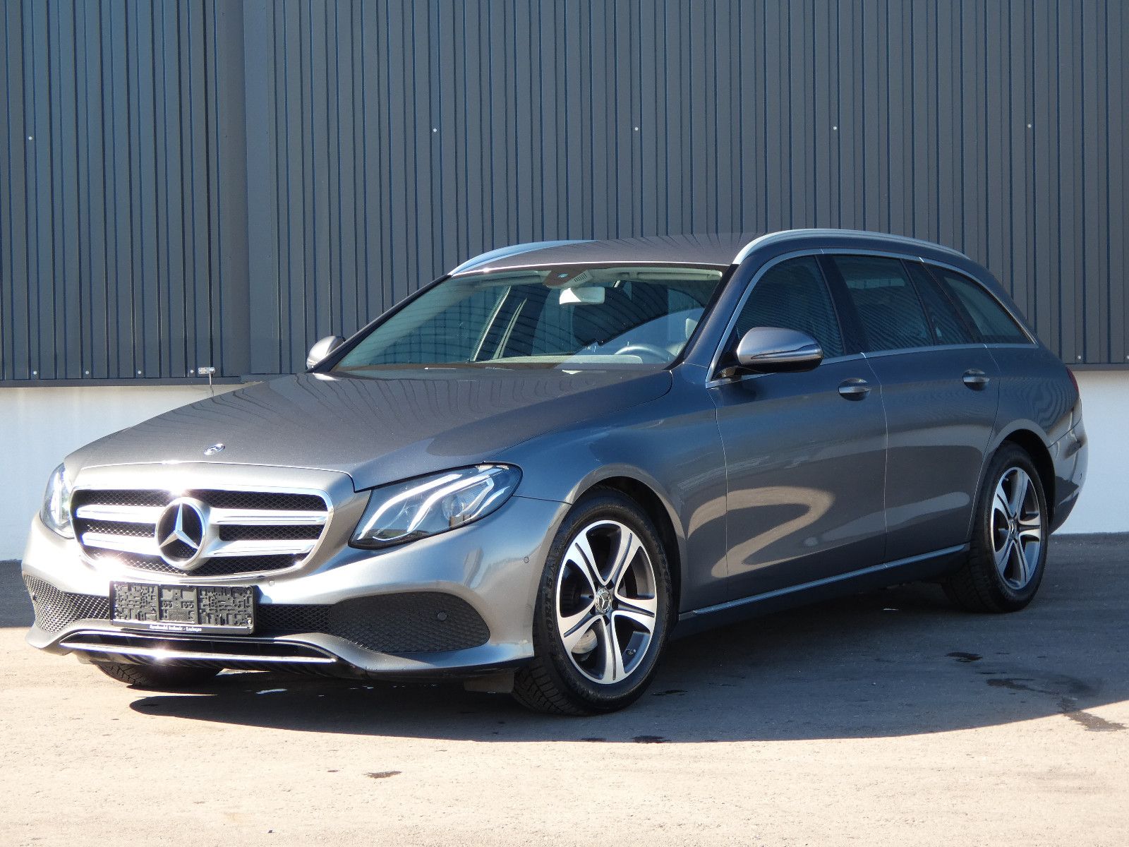 MERCEDES-BENZ E 200 d T 9G 2.0l Avantgarde LED Navi SHZ AHK