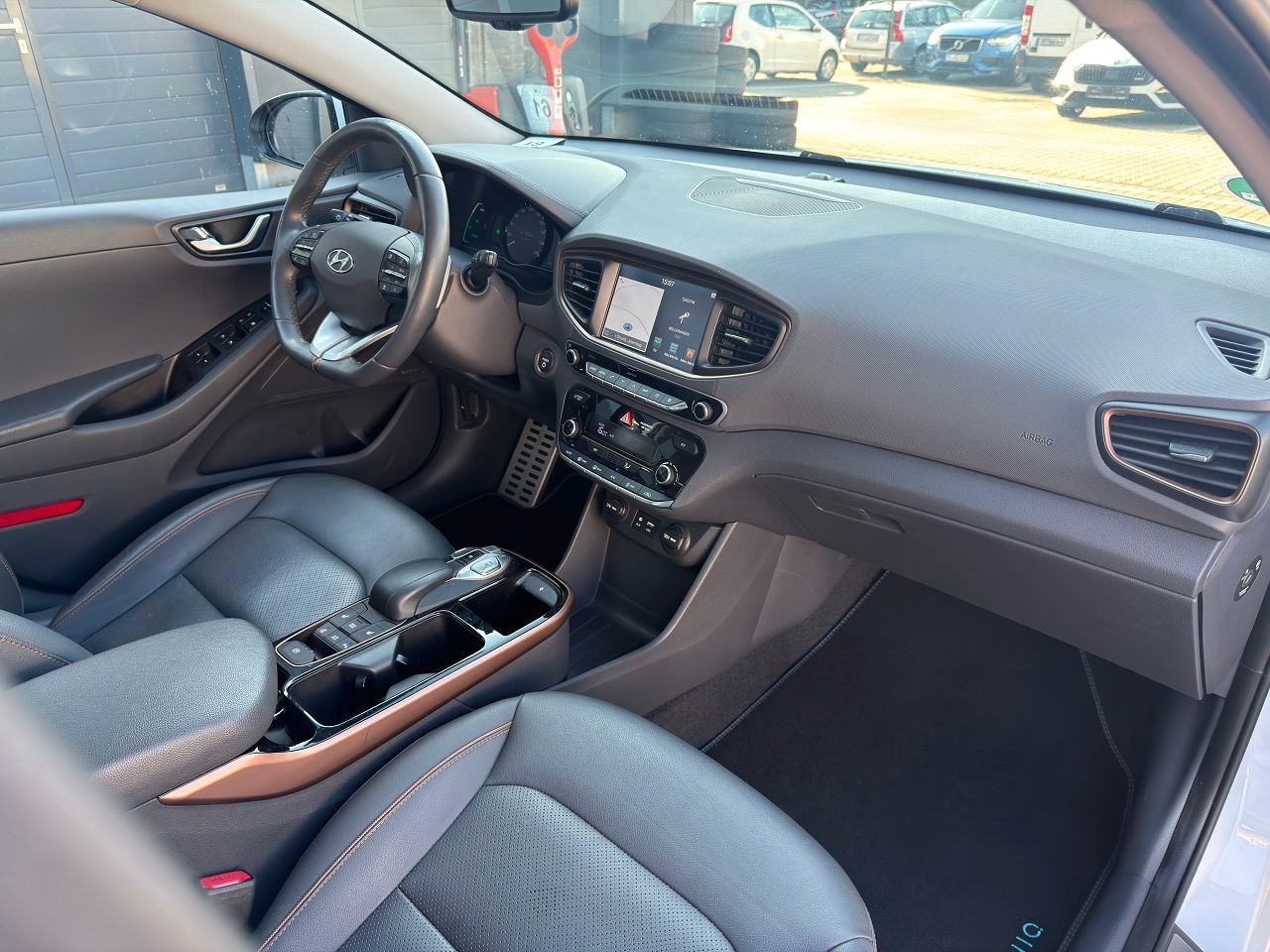 Fahrzeugabbildung Hyundai IONIQ EV Premium *Schiebedach*Totwinkel*ACC*LED*