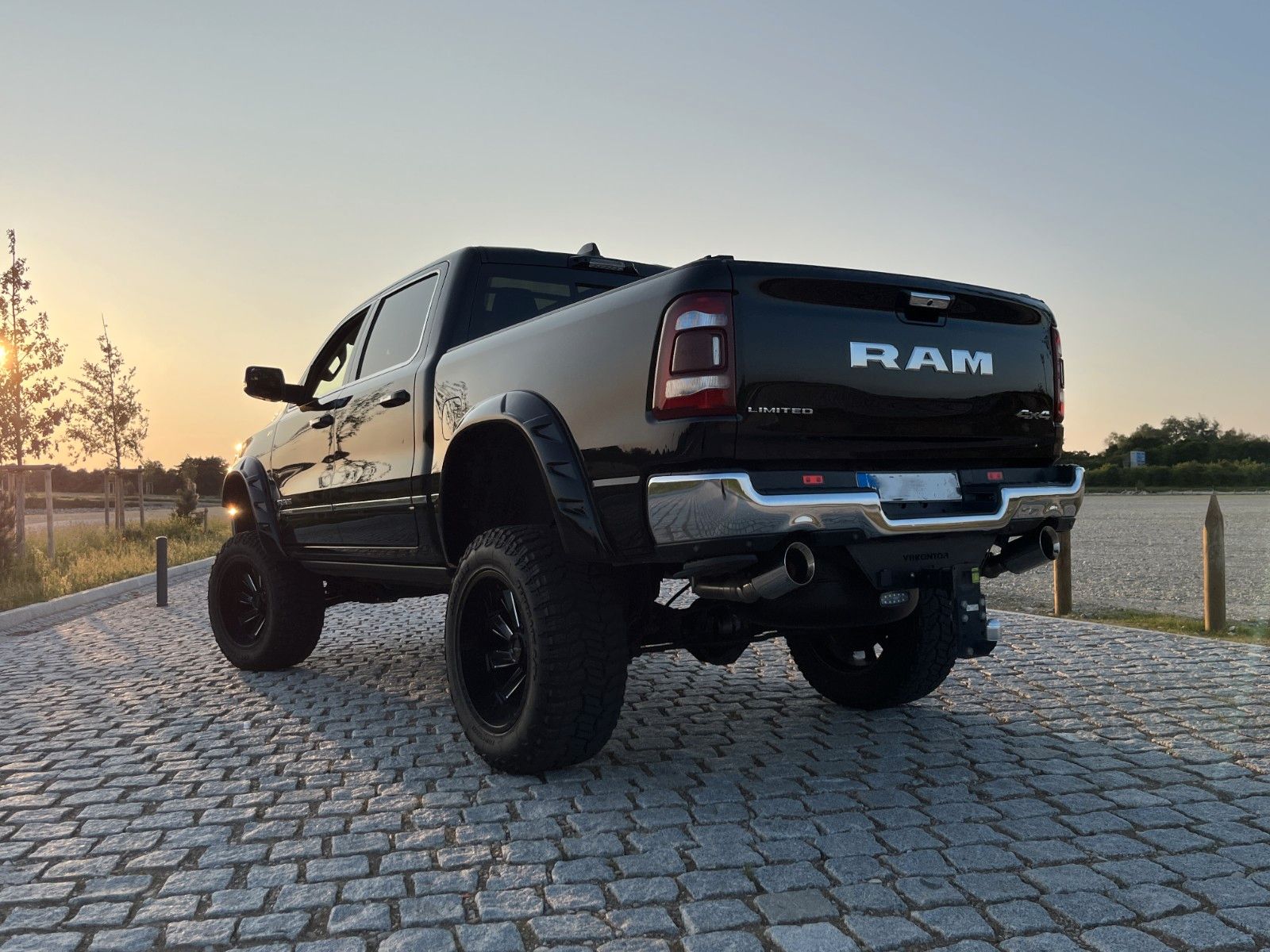Fahrzeugabbildung Dodge RAM 1500 Limited  10"höher Alles Eingetragen!!!
