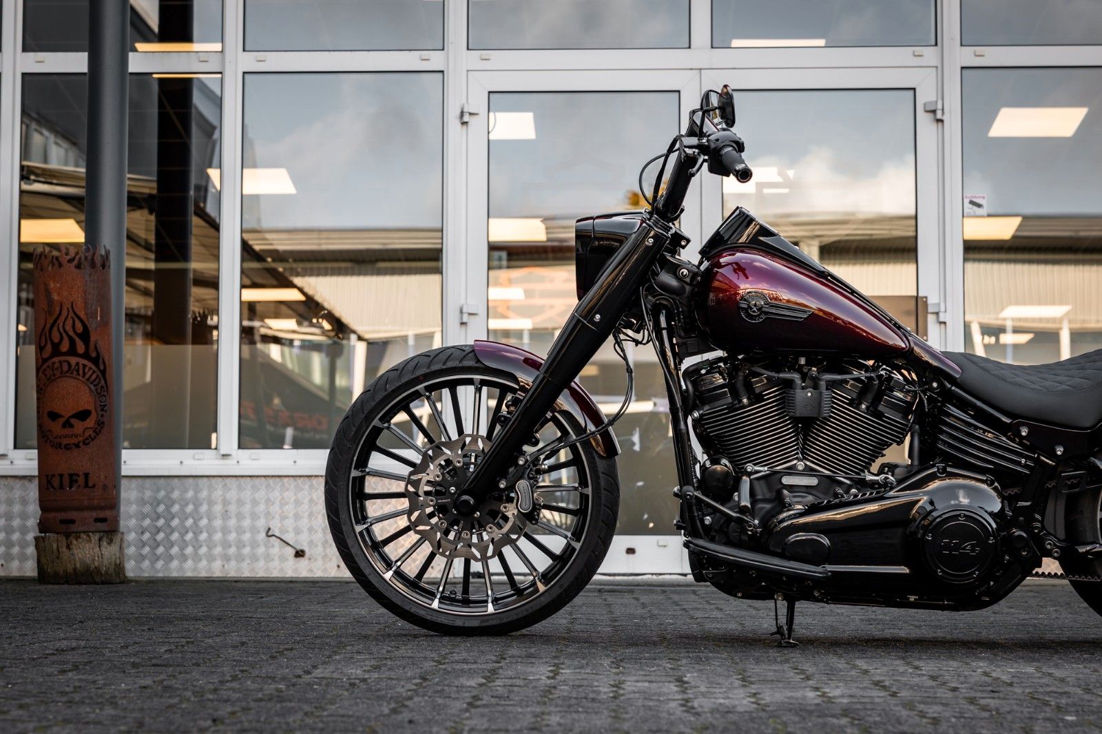 Fahrzeugabbildung Harley-Davidson FAT BOY FLFBS 114 MY24 - JEKILL&HYDE - CUSTOM