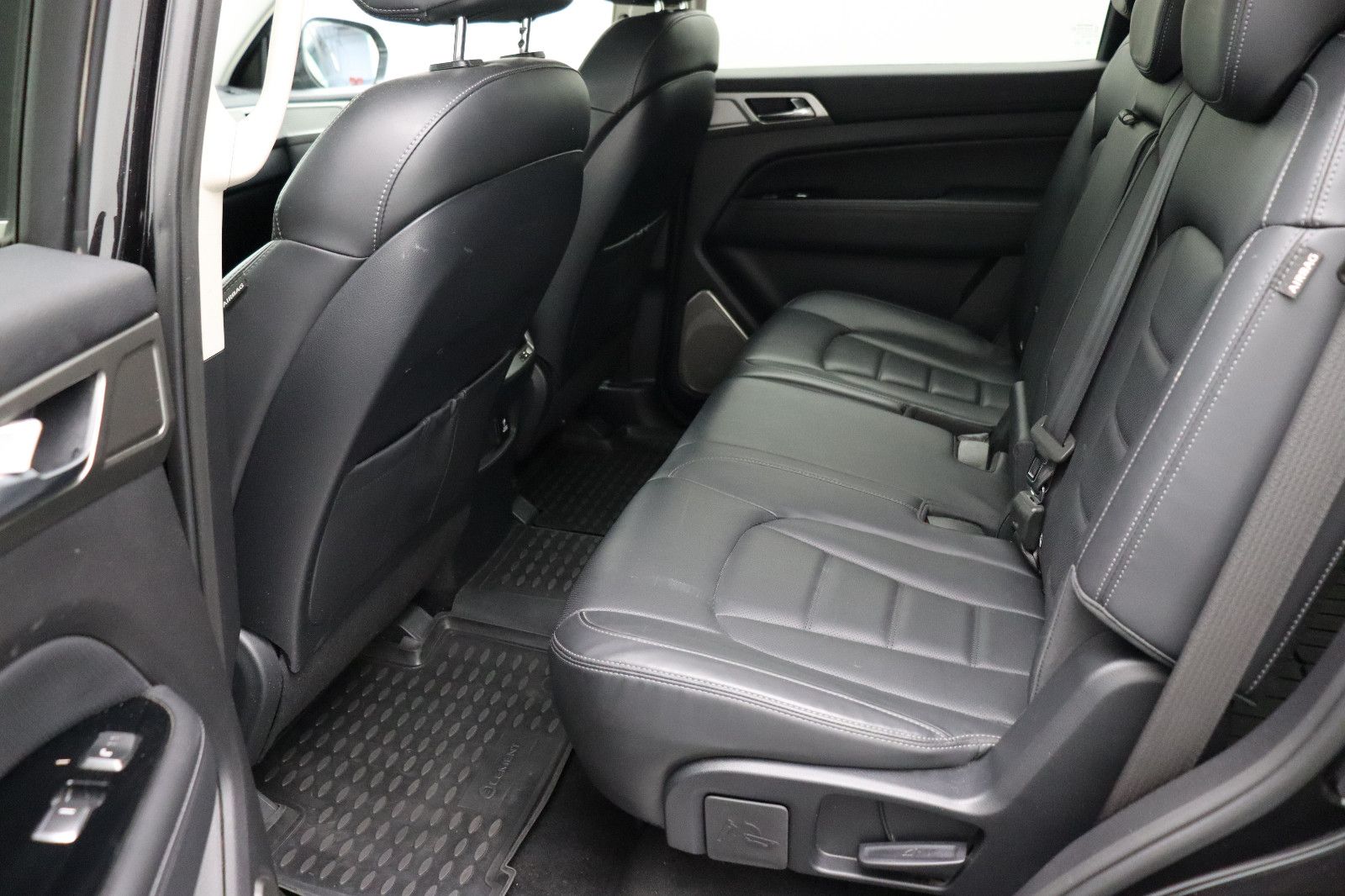 Fahrzeugabbildung Ssangyong REXTON 2.2 4WD AT QUARTZ+Comfort-Paket AHK 3.5T
