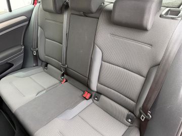 Volkswagen Golf - 11