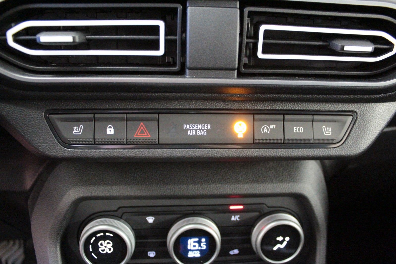 Fahrzeugabbildung Dacia Sandero TCe 100  ECO G Expression*Winterpaket*