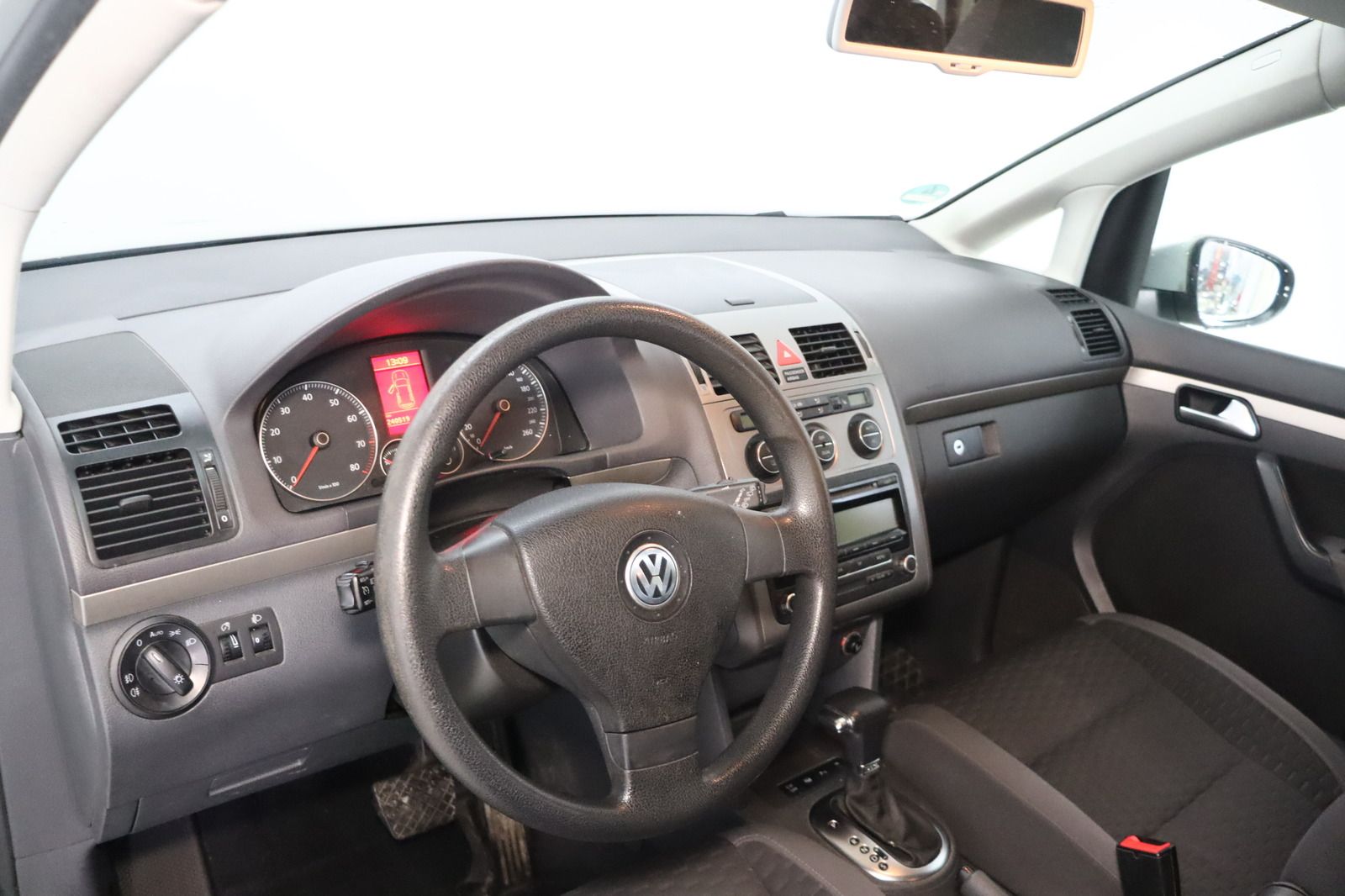 Fahrzeugabbildung Volkswagen Touran 1.4 TSI DSG 7- Sitzer * HU/AU 05.27
