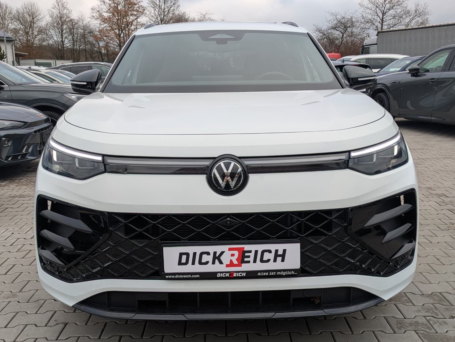 Fahrzeugabbildung Volkswagen Tayron 2.0 TDI 4M R-Line BLACK*7S*AHK*PANO*HUD