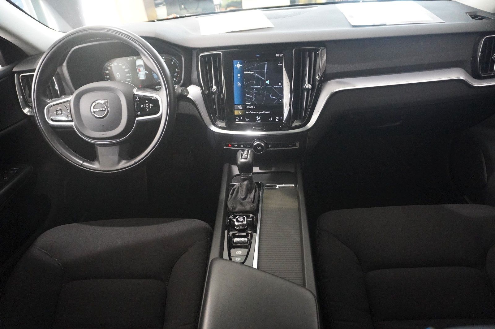 Fahrzeugabbildung Volvo V60 Kombi  MOMENTUM PRO NAVI/LED/KAMERA/SHZ/DAB+