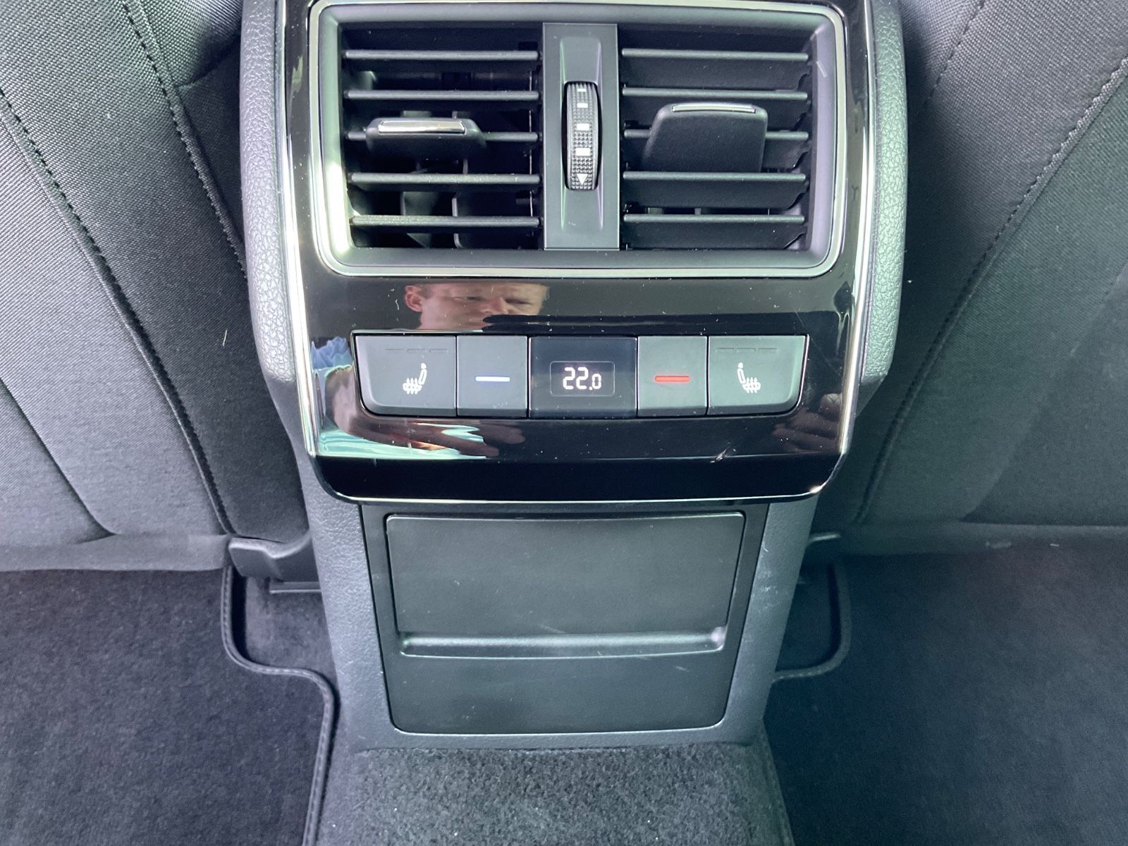 Fahrzeugabbildung SKODA Superb Combi 2.0 TDI DSG STYLE,Standheizung,Car