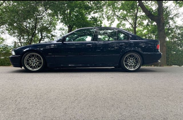 BMW E39 540i V8