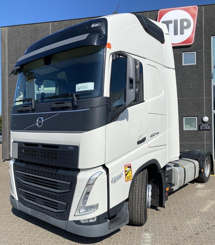 Volvo Vehicle Tractor 4x2 Low deck