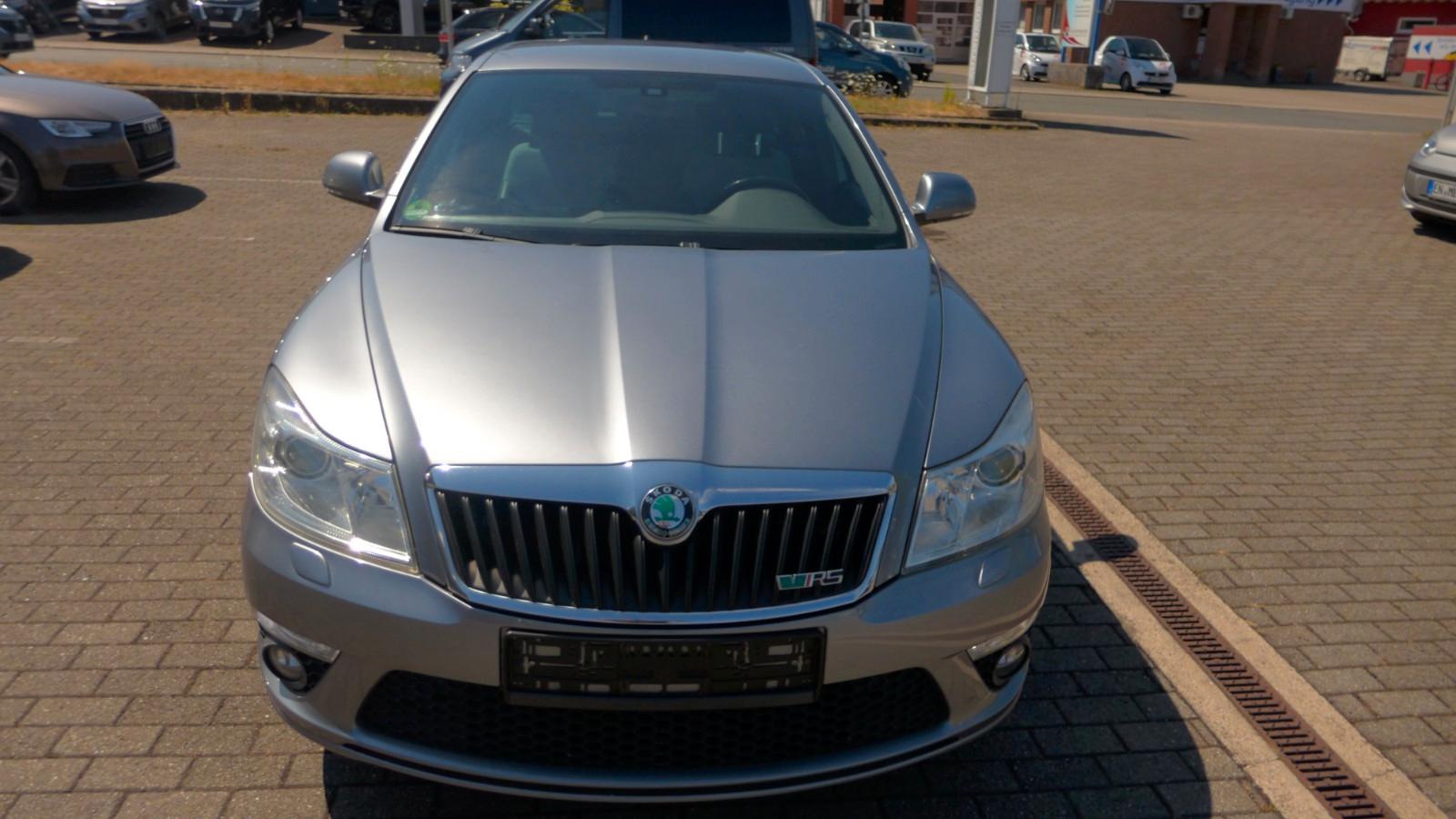 Skoda Octavia 2012 — rear view