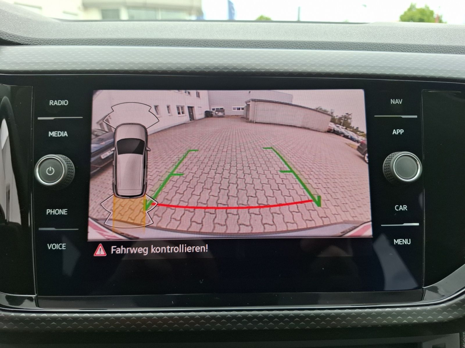 Fahrzeugabbildung Volkswagen T-Cross TSI Life Climatronic AID ACC RFK SH LM