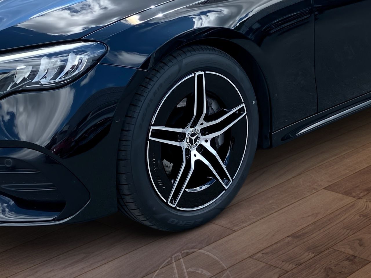 Fahrzeugabbildung Mercedes-Benz E 220 d T AMG+NIGHT+AHK+PANO+KEYLESS+