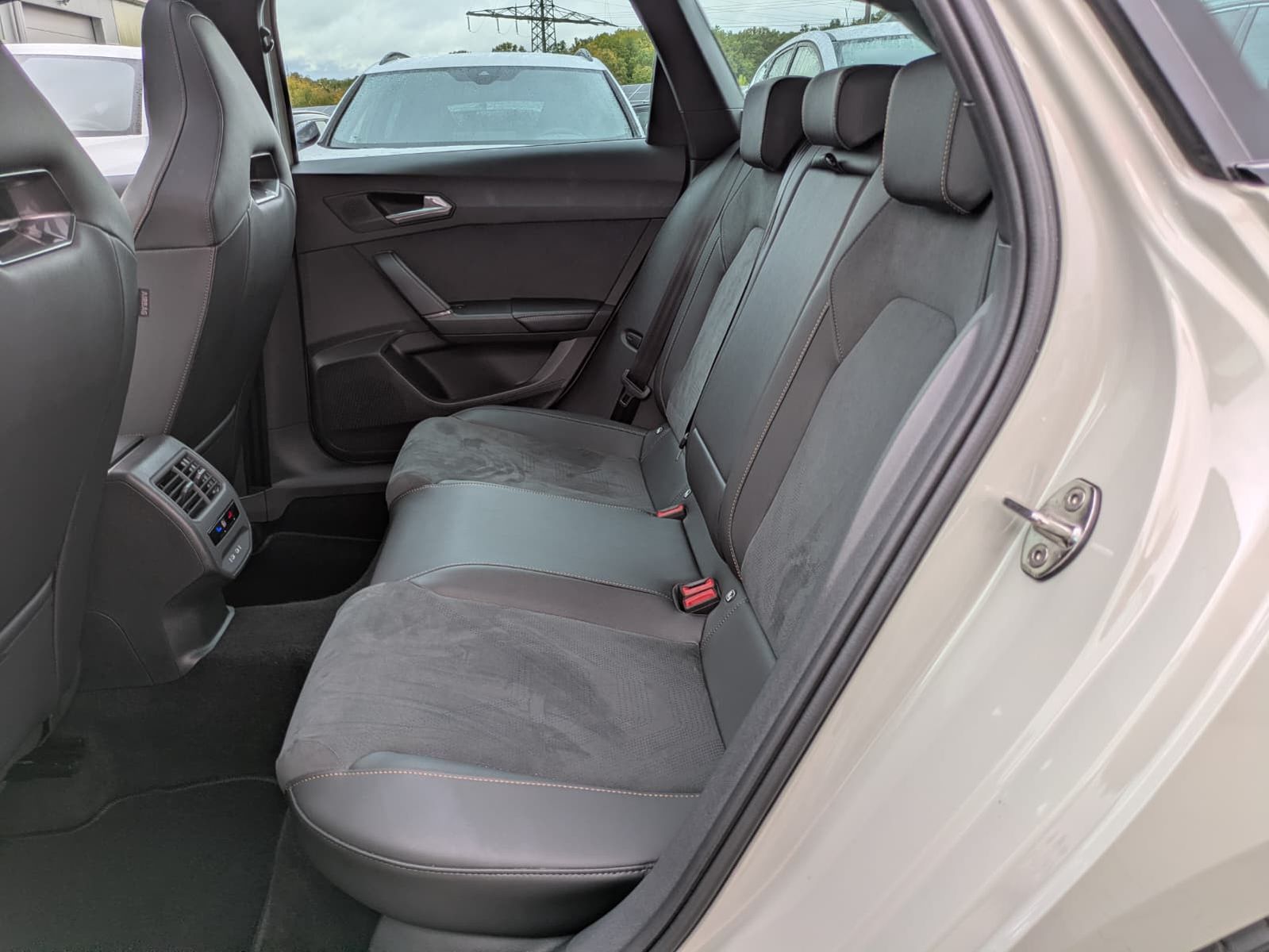 Fahrzeugabbildung CUPRA Leon 2.0 TSI VZ 4x4 PANO*MATRIX*AHK*SENNH.*DINAM