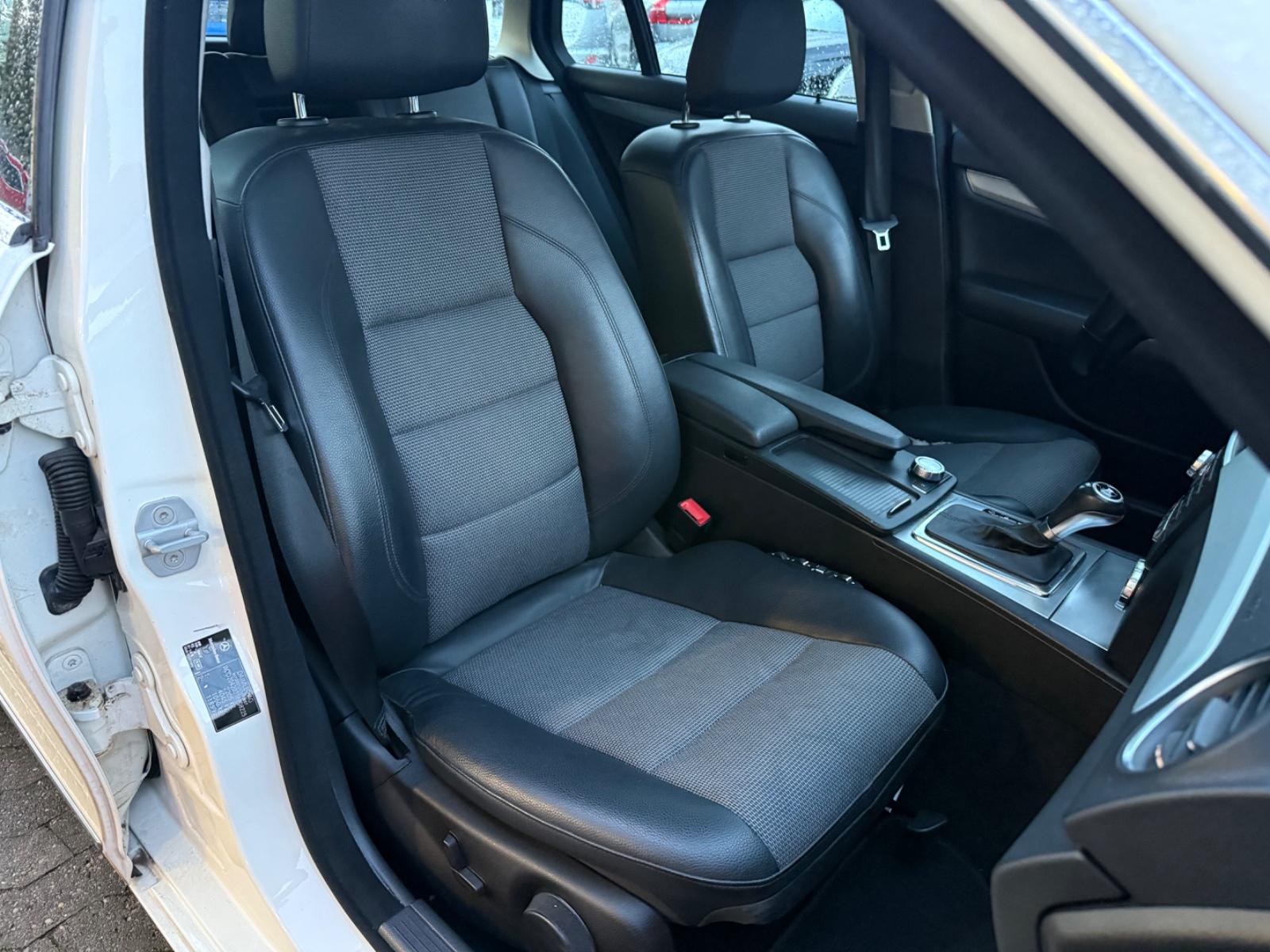Mercedes-Benz C220 2011 — photo 14