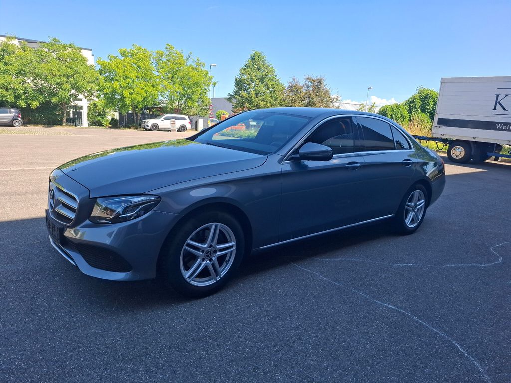 Image of Mercedes-Benz E 200