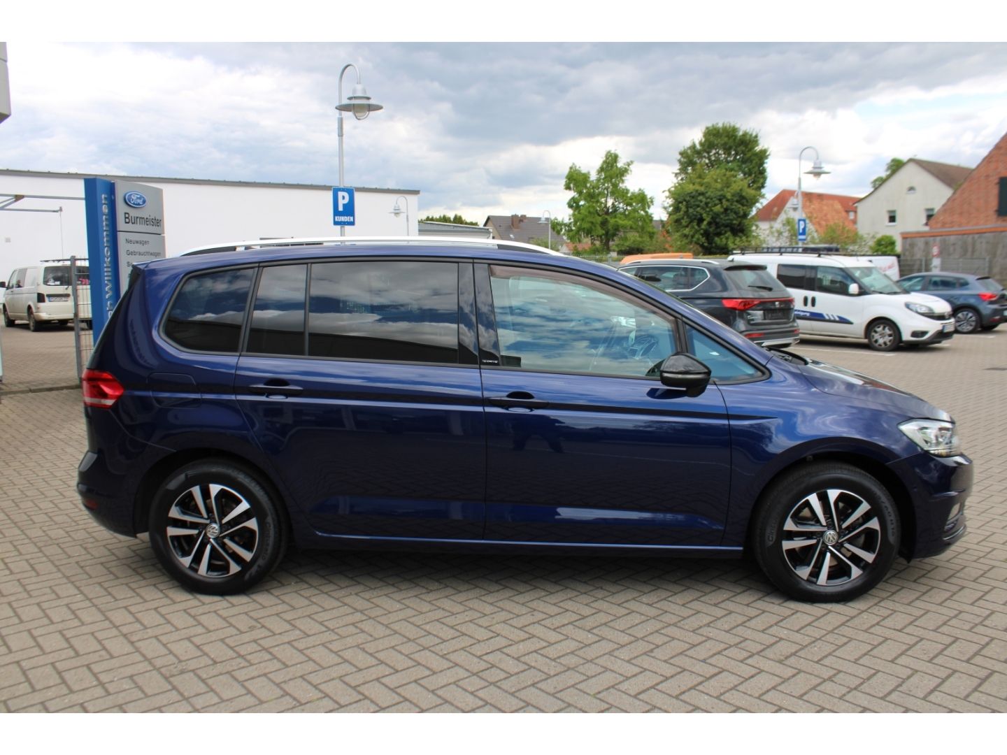 VW Touran IQ.DRIVE 2.0 TDI BMT ACC LED AHK el. Heck - Image 6