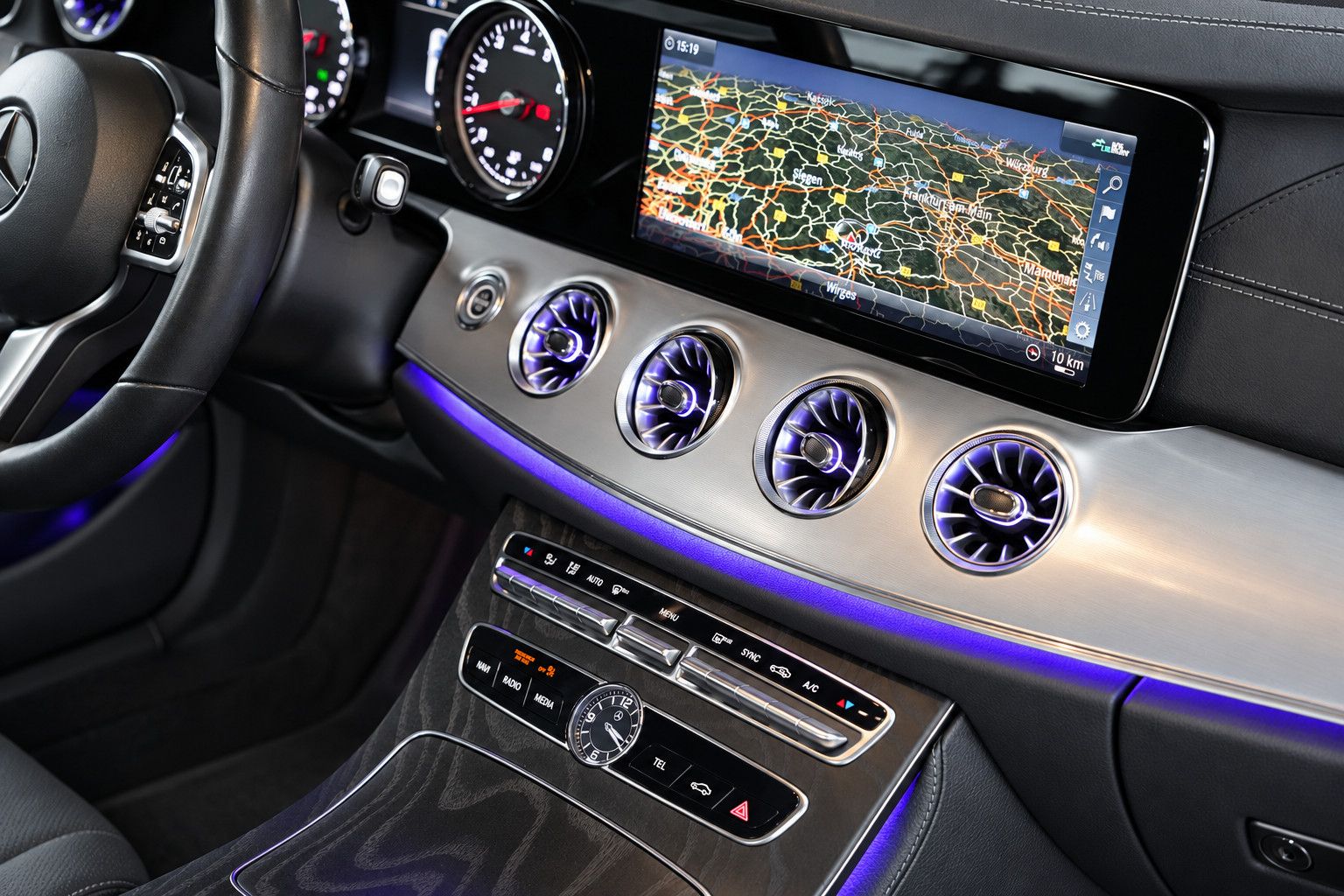 Fahrzeugabbildung Mercedes-Benz E E 300 Coupe *AMG-Line*Ambiente*360°KAM*Memory