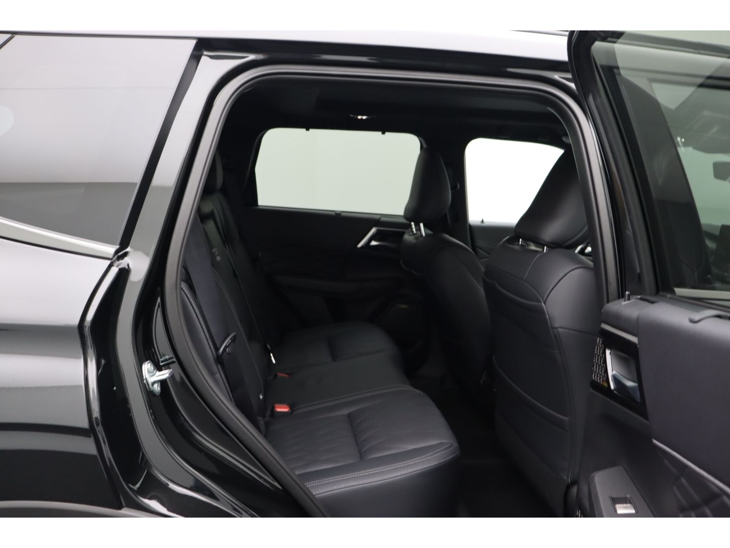 Fahrzeugabbildung Mitsubishi Plug-in Hybrid Outlander Diamant TOP Black mit L