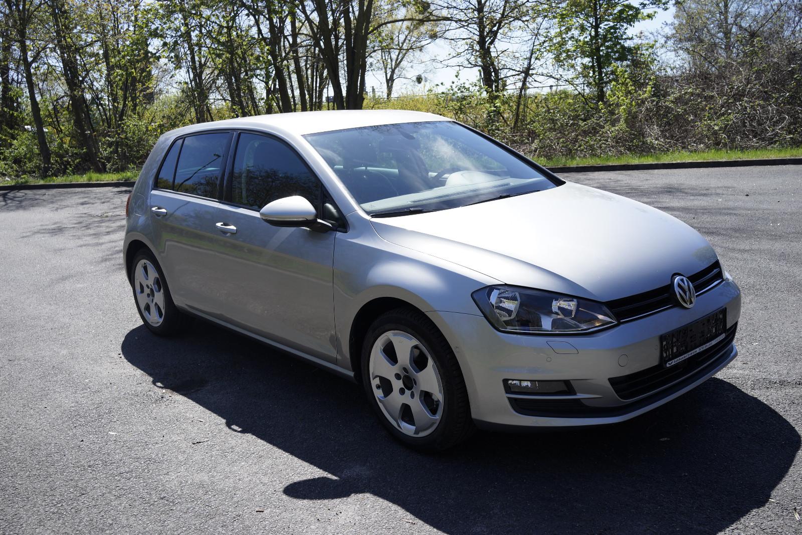 Volkswagen Golf VII Lim. 1.2*Trendline*Aut*ACC*Parkassys*