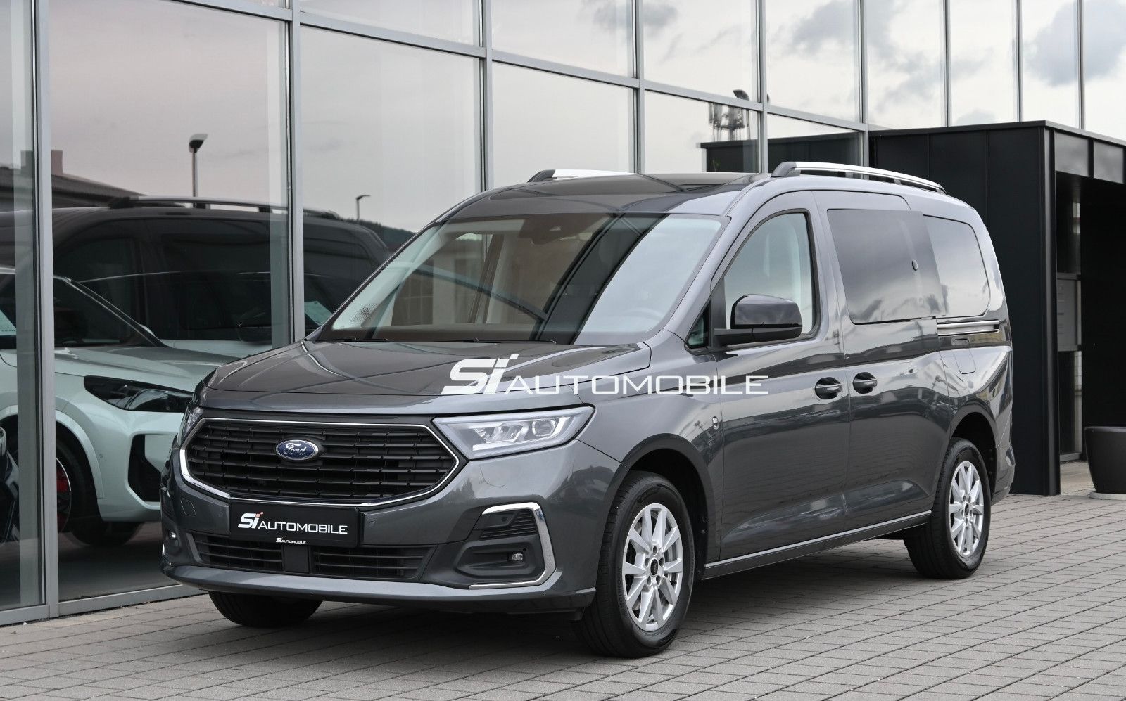Fahrzeugabbildung Ford Grand Tourneo 2.0 d Titanium Aut °PANO°KAM°8FACH