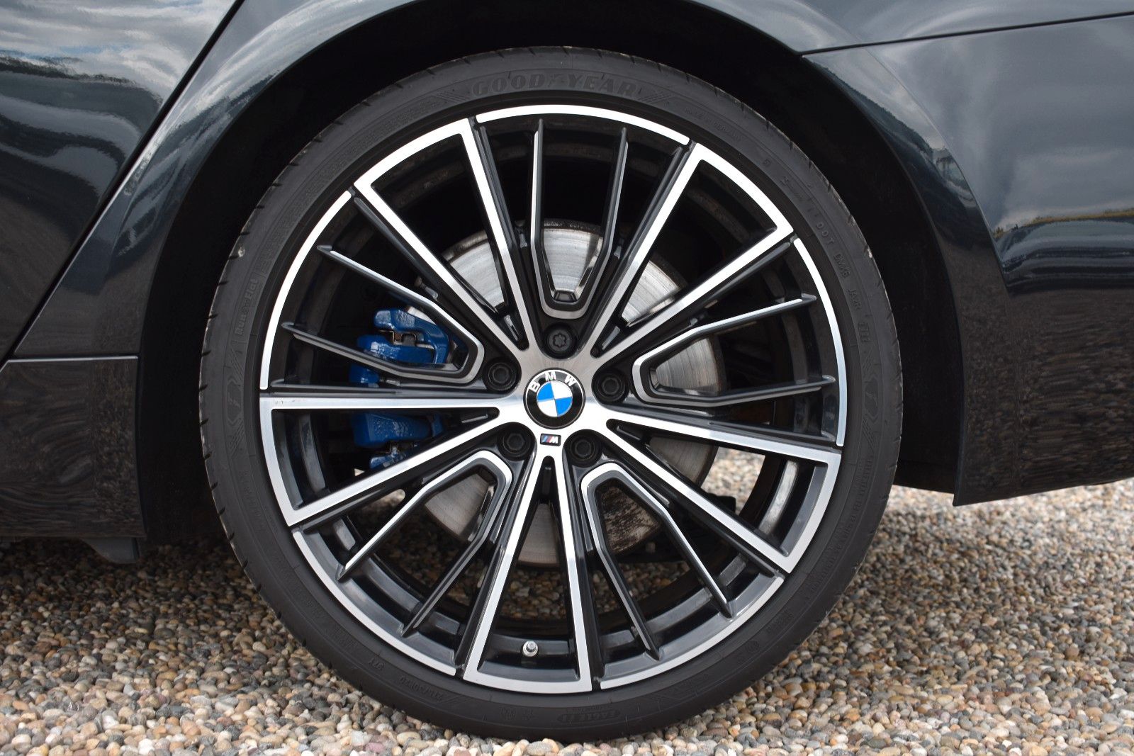Fahrzeugabbildung BMW 530d Touring xDrive MSport LASER/HUD/KEYLESS/AHK