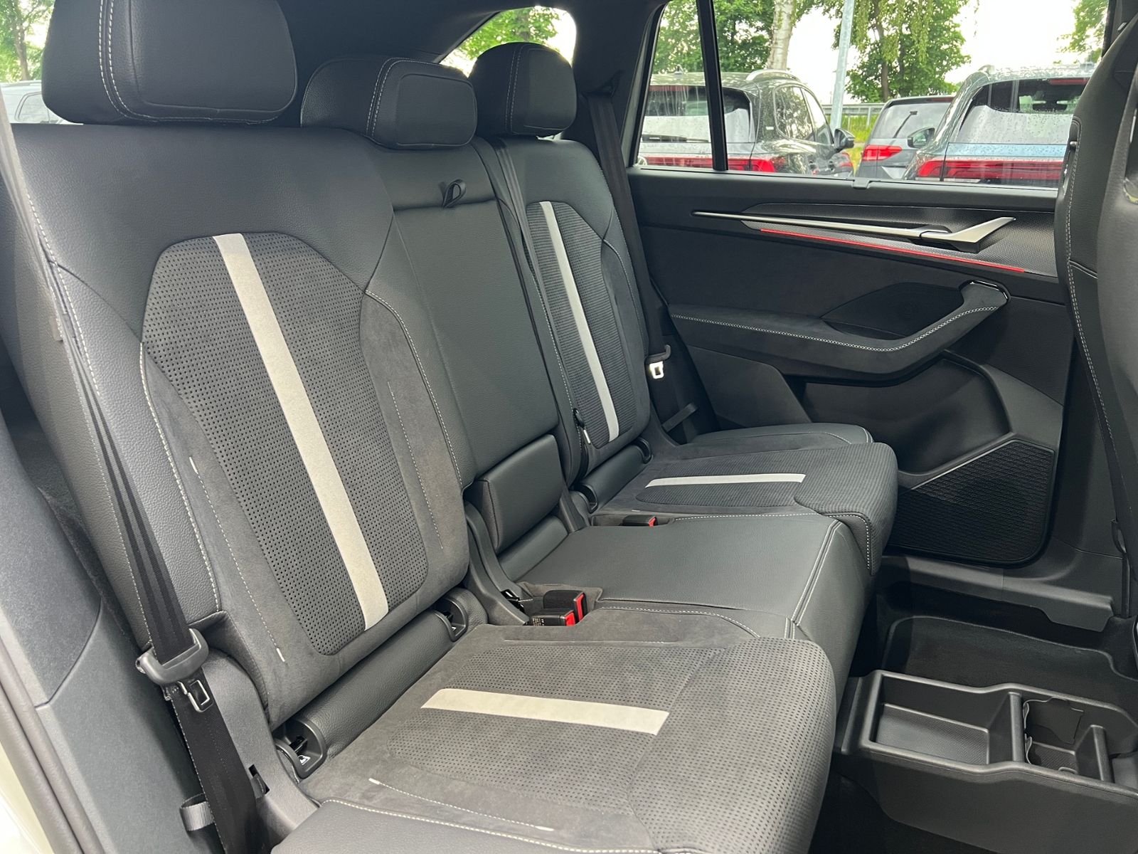 Fahrzeugabbildung SKODA Kodiaq Sportline 1.5 TSI IV DSG *AHK, Navi, ACC*