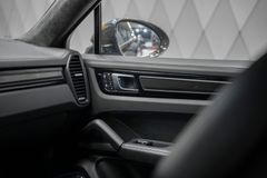 Cayenne Turbo GT BLACK/BLACK CERAMIC CARBON