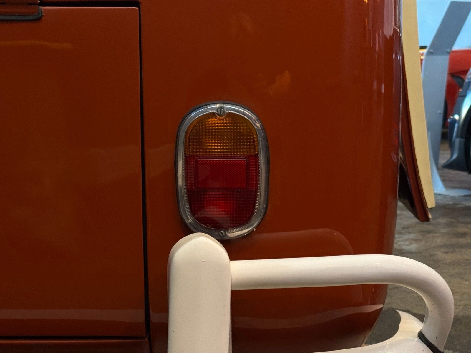 Fahrzeugabbildung Volkswagen T1 Samba 9-Sitzer Faltdach mit Panoramafenstern