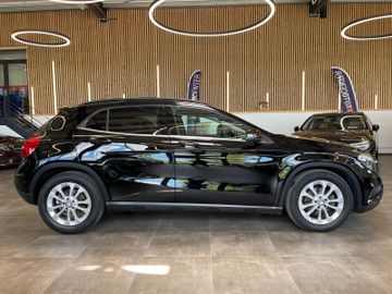 Mercedes-Benz GLA 200 7G-DCT Style *NAVI*XENON*SHZ*TEMPOMAT*